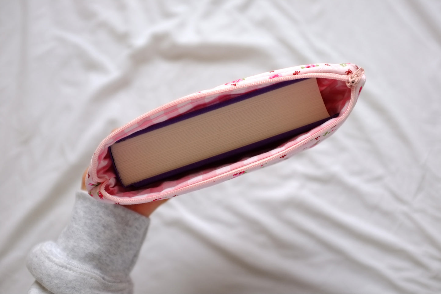 Pink bow rose book sleeve