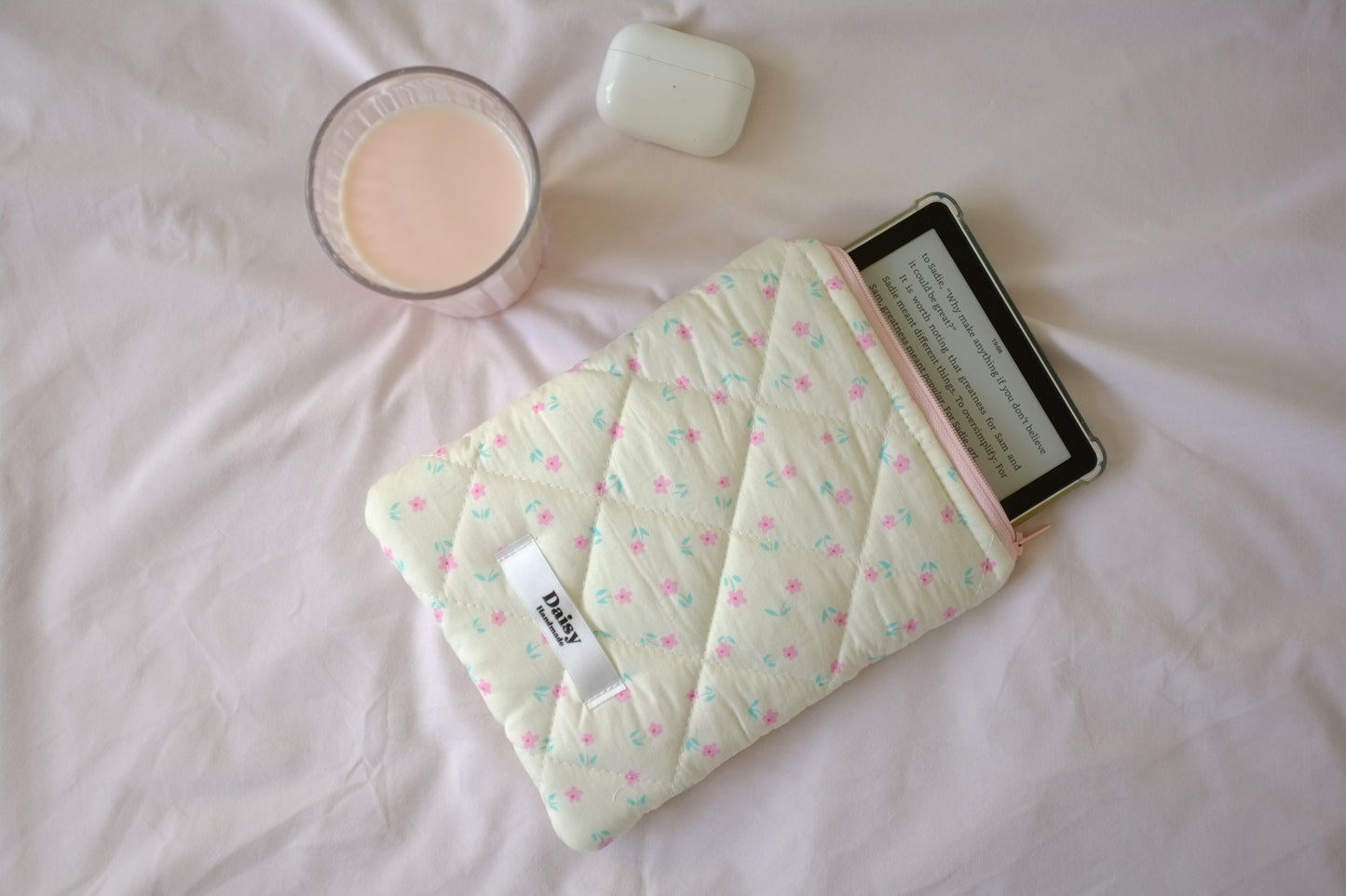 Kindle sleeve cream and pink flowers