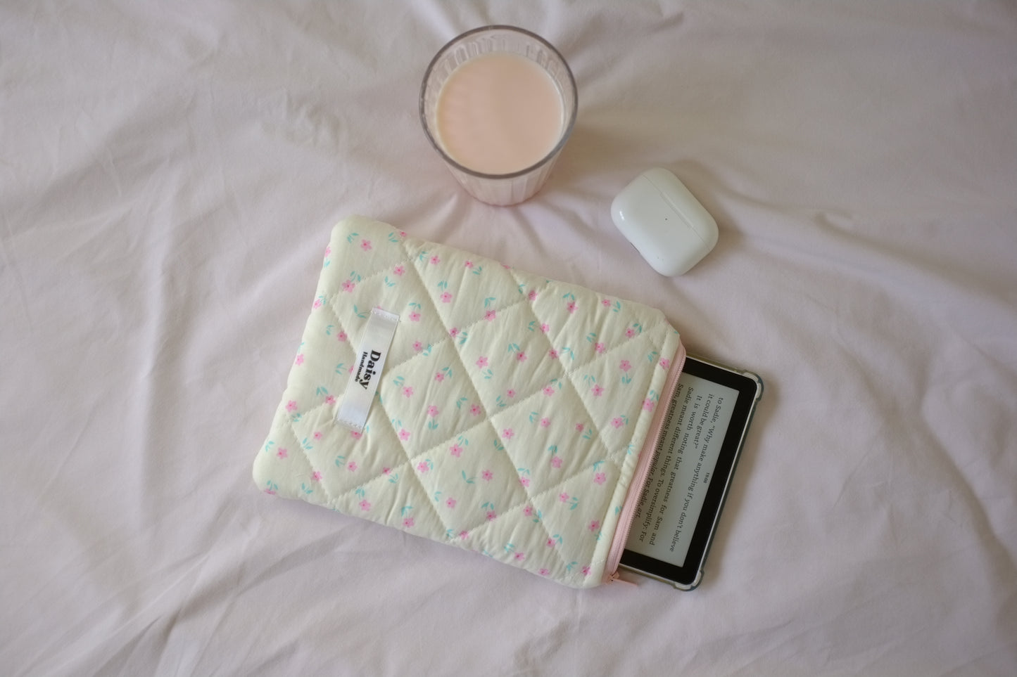 Kindle sleeve cream and pink flowers