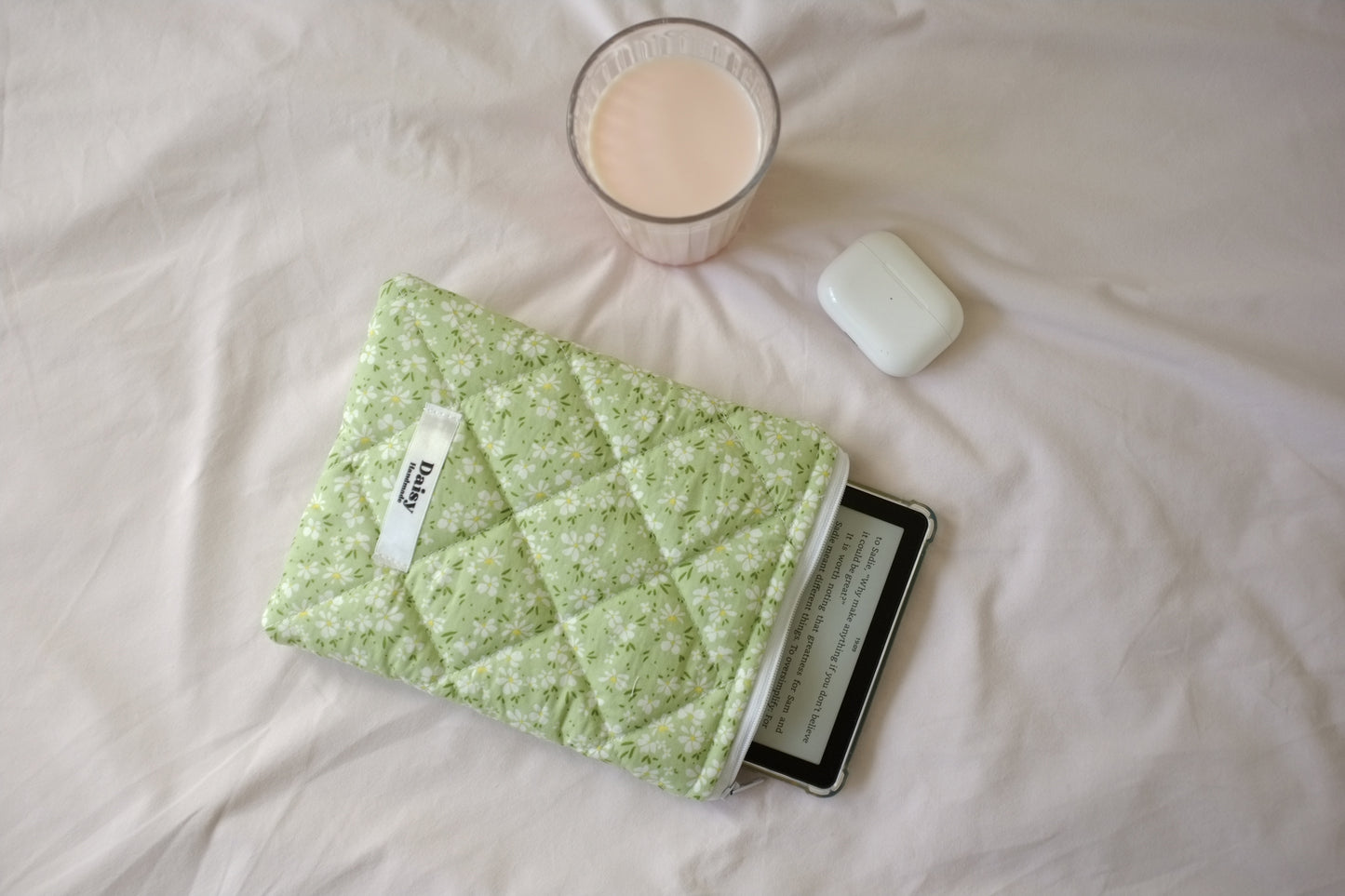 Kindle sleeve green meadow