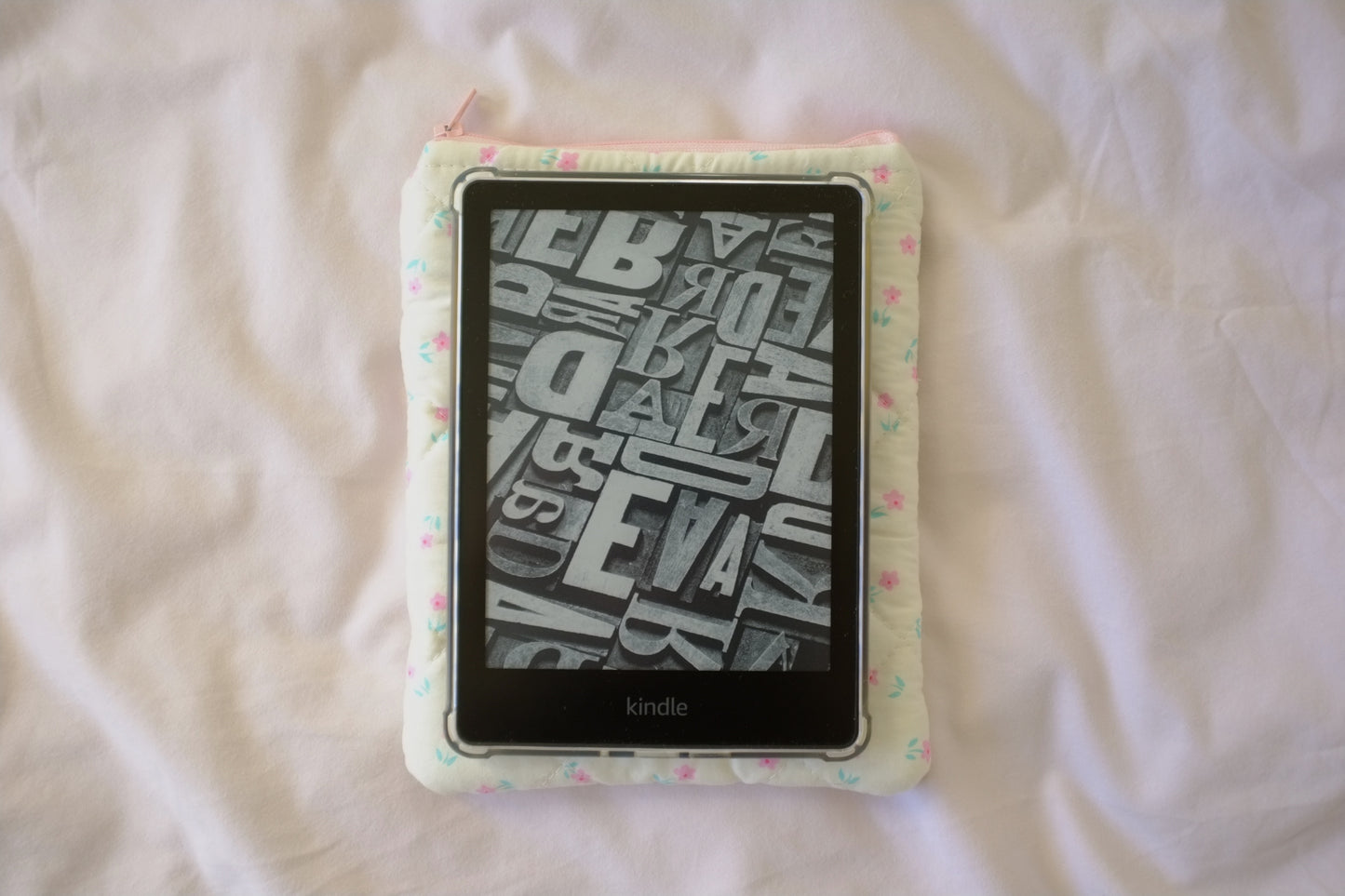 Kindle sleeve cream and pink flowers