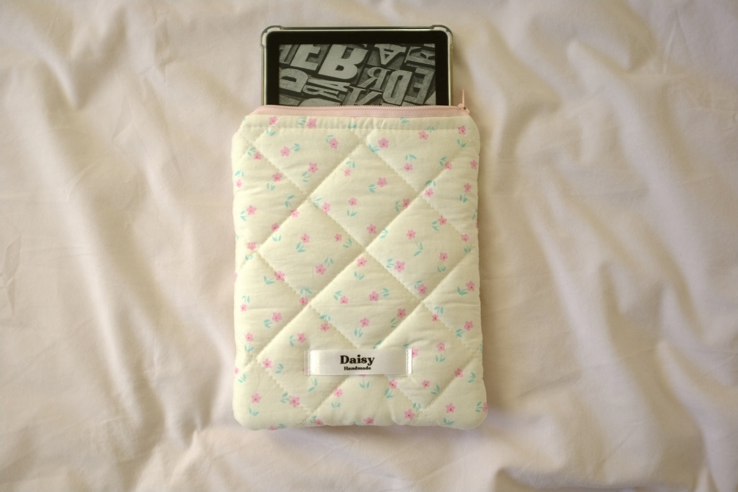 Kindle sleeve cream and pink flowers