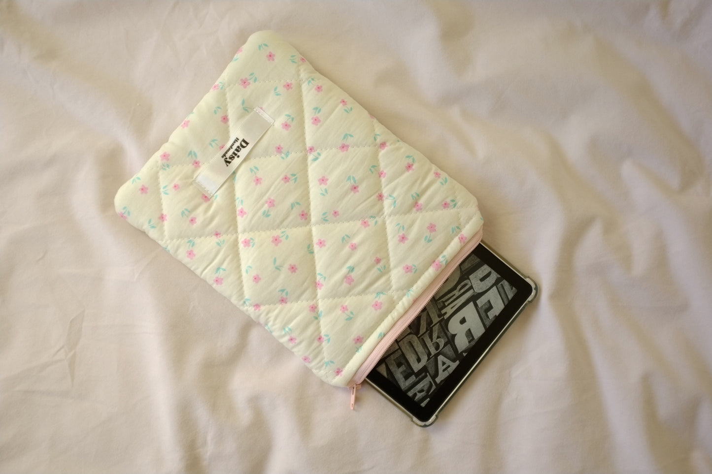 Kindle sleeve cream and pink flowers