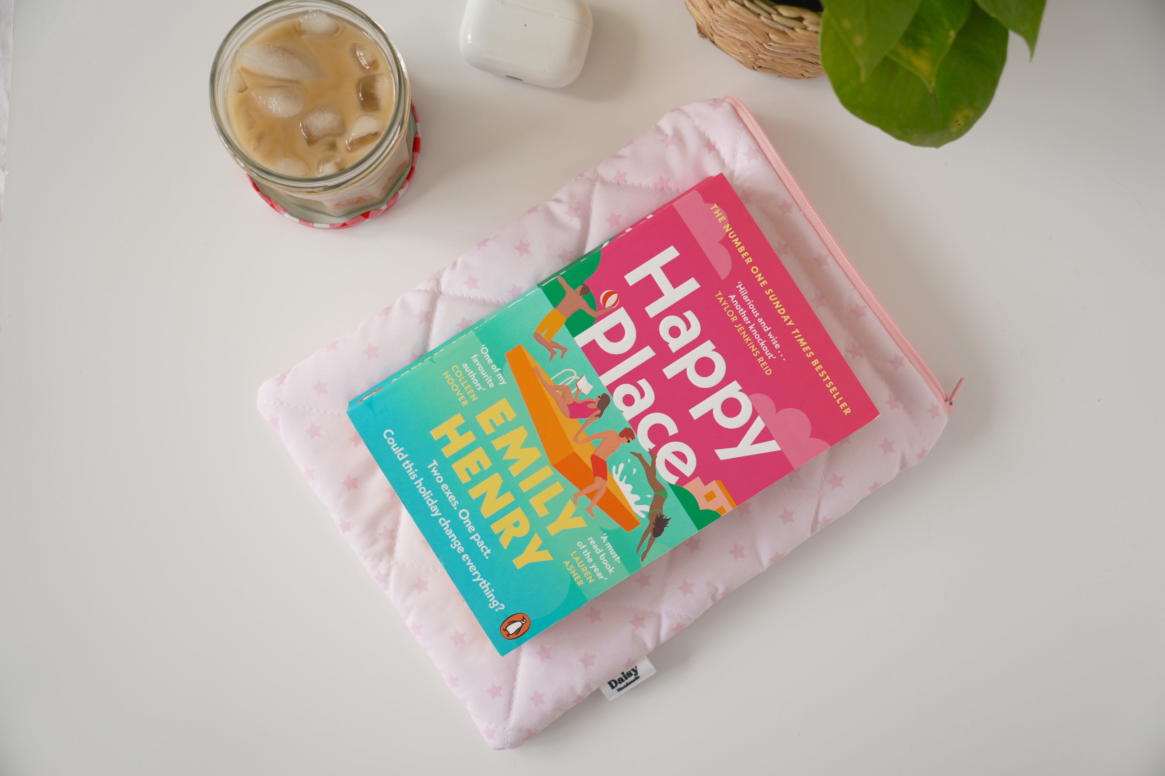 Quilted pink star book sleeve