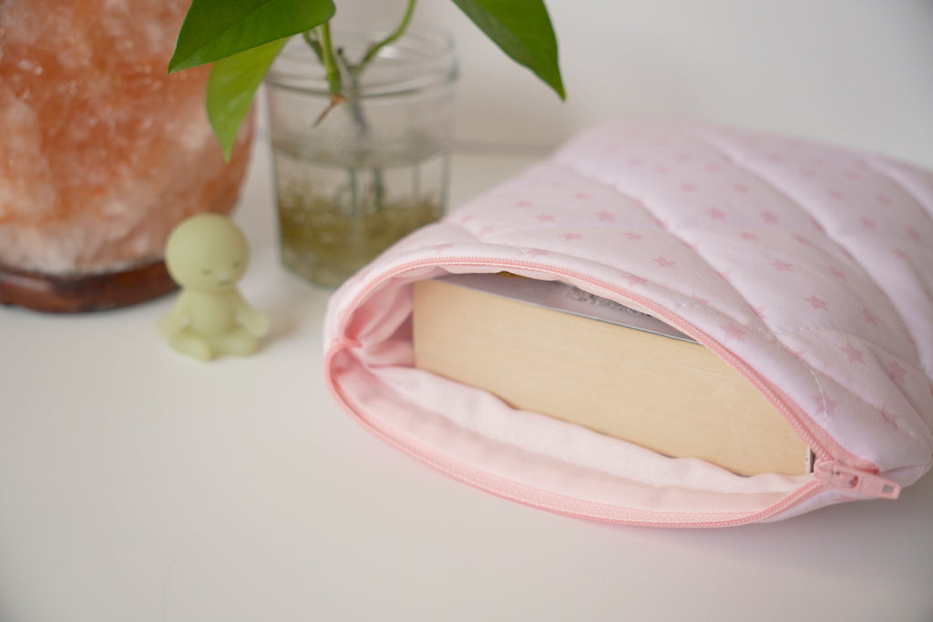 Quilted pink star book sleeve
