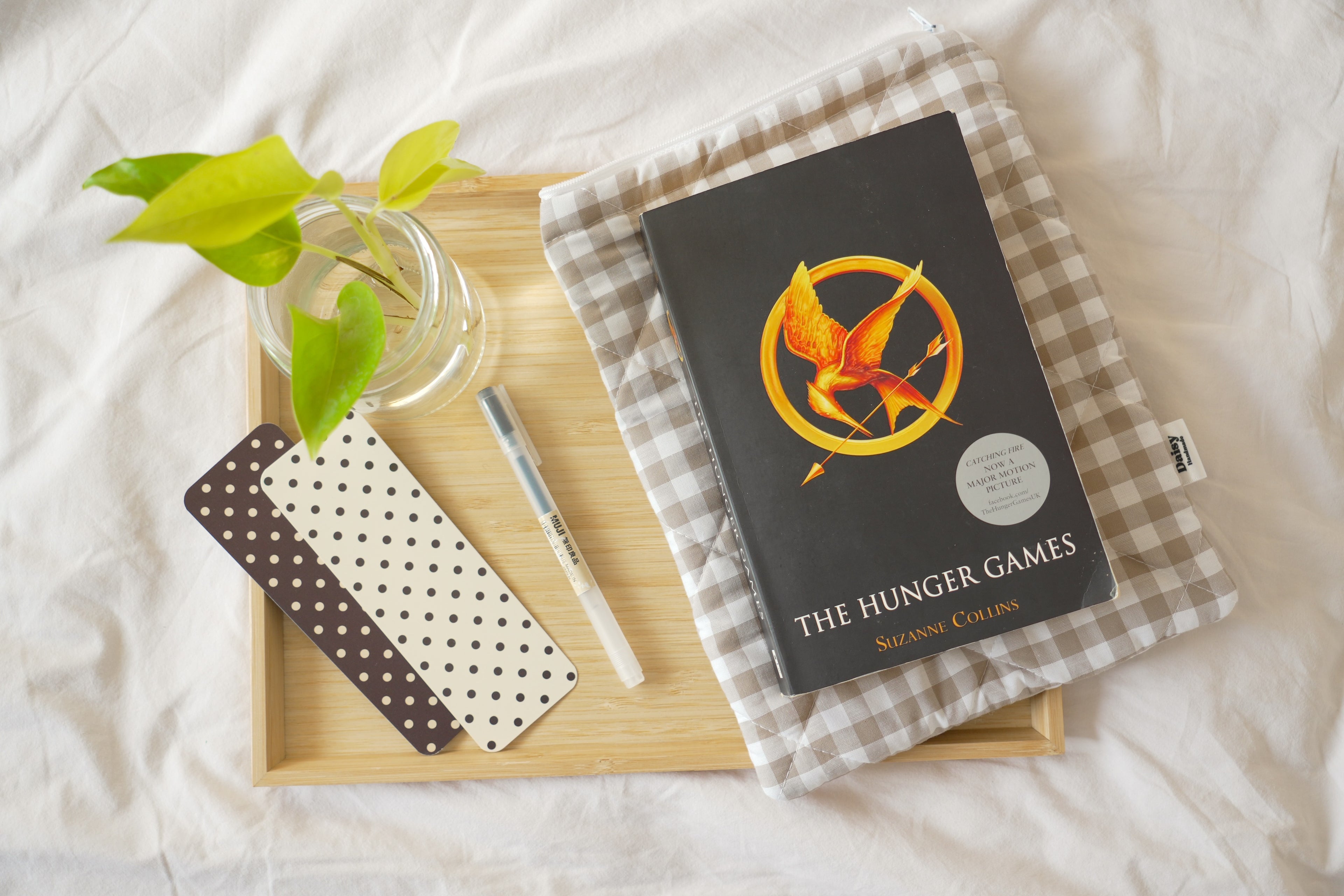 Quilted beige gingham book sleeve