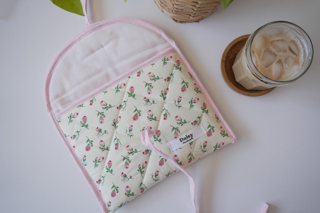 Quilted bow closure kindle sleeve Ivory rose buds