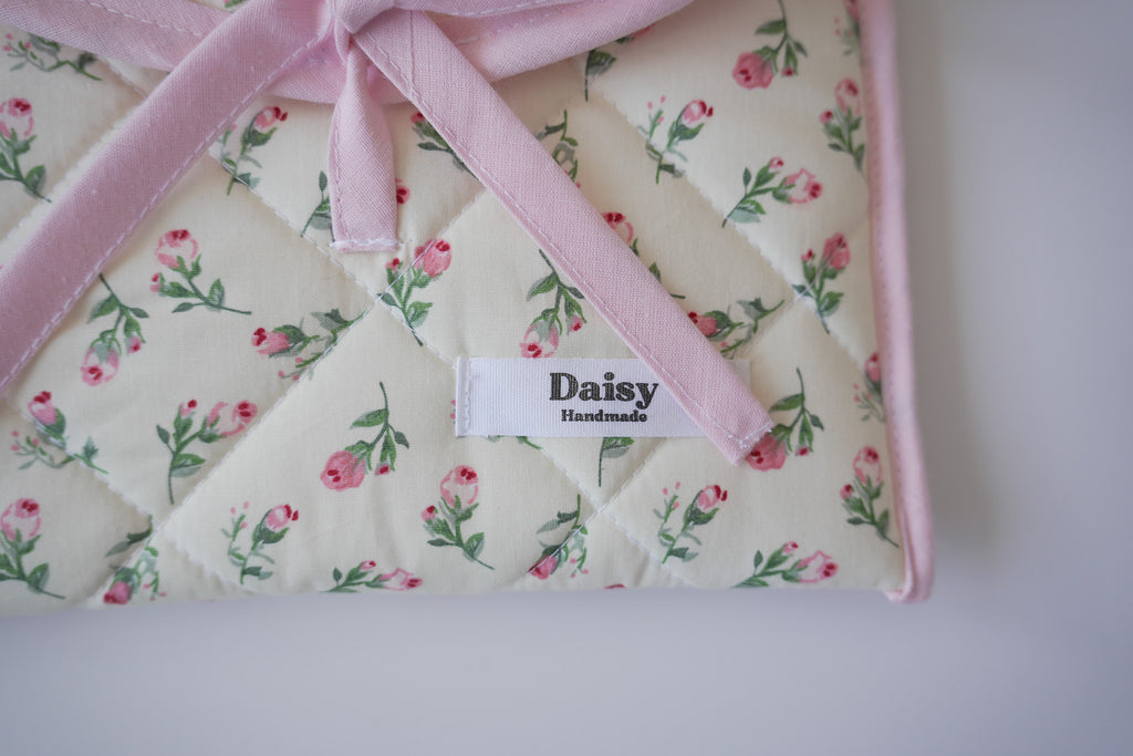 Quilted bow closure kindle sleeve Ivory rose buds