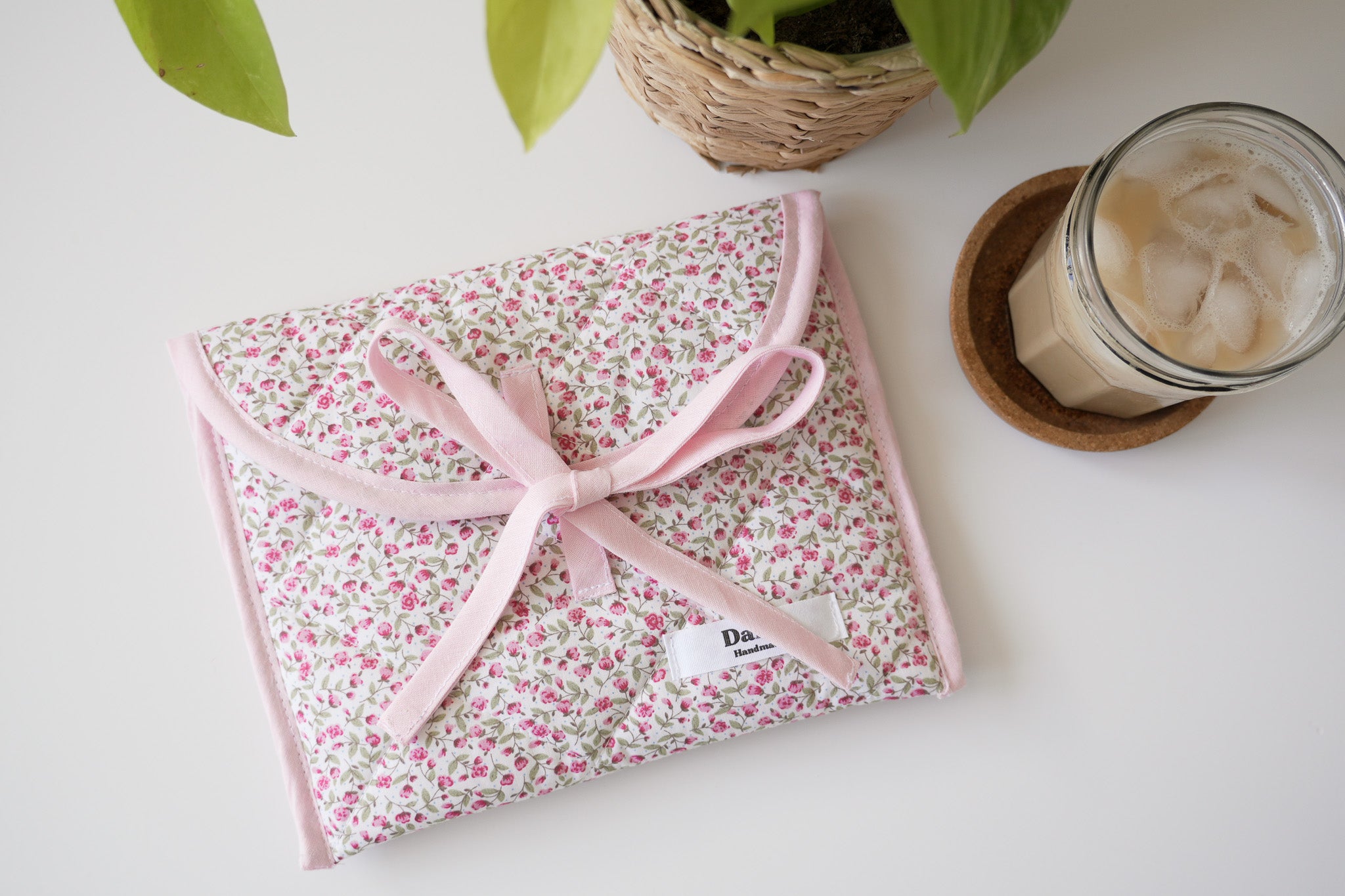 Quilted bow closure kindle sleeve pink rose buds
