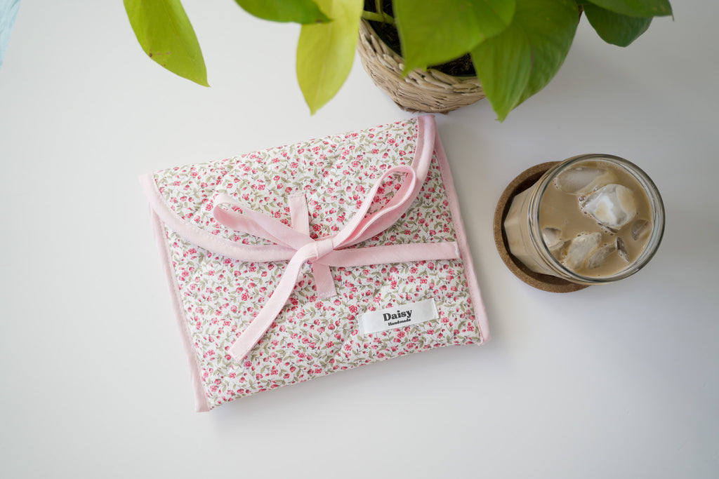 Quilted bow closure kindle sleeve pink rose buds
