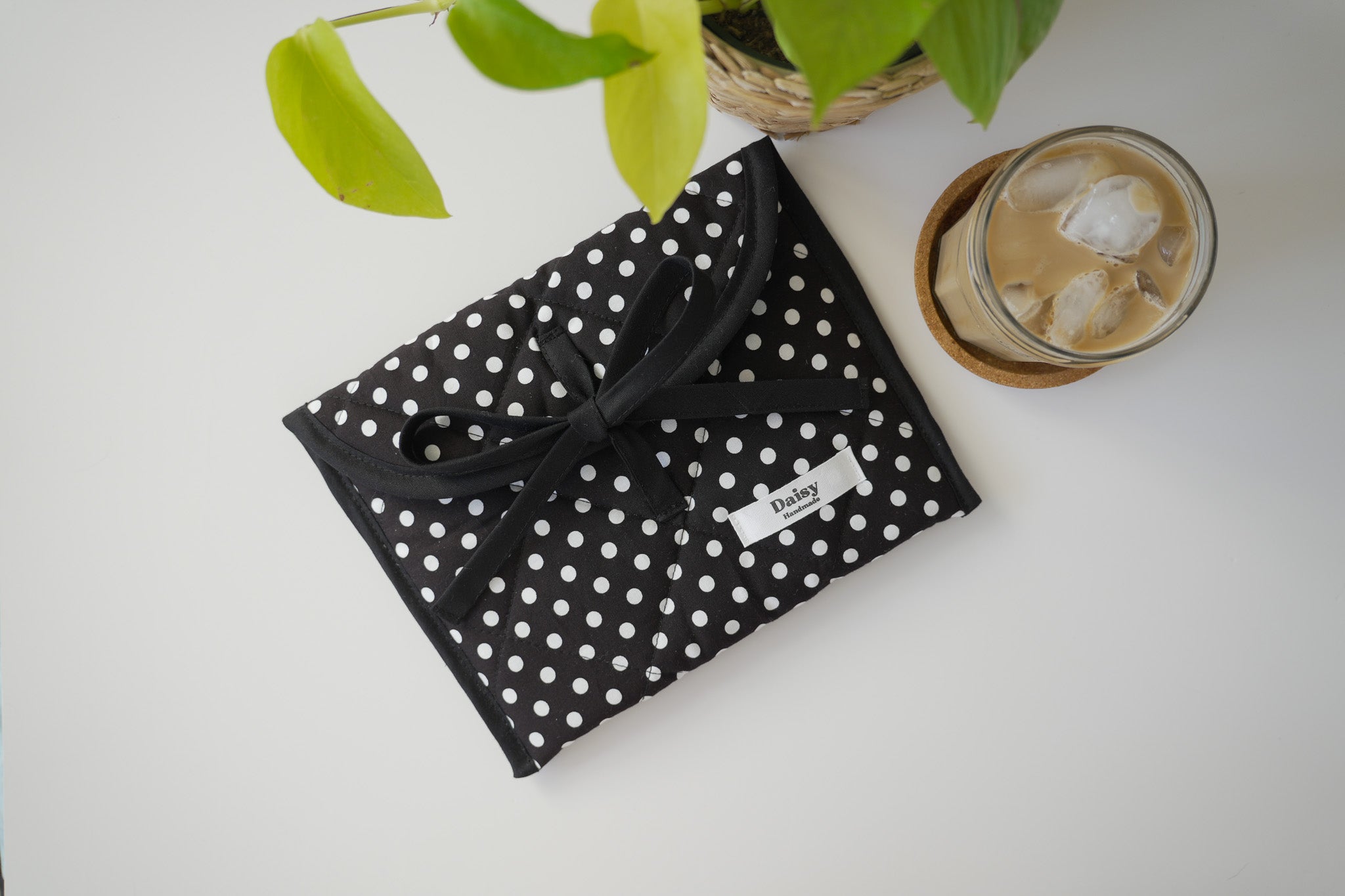Quilted bow closure kindle sleeve black polka dot