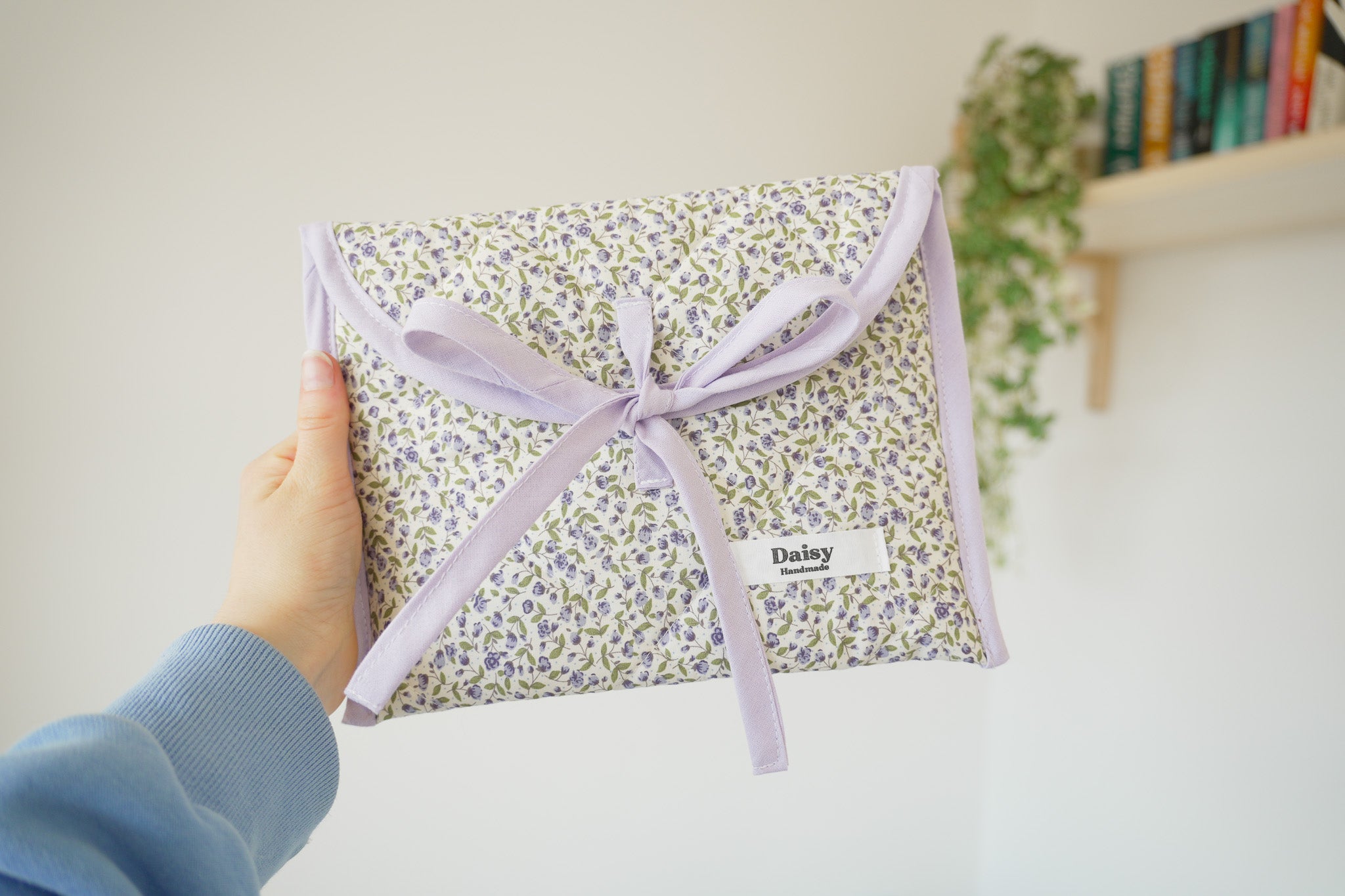 Quilted bow closure kindle sleeve purple rose buds