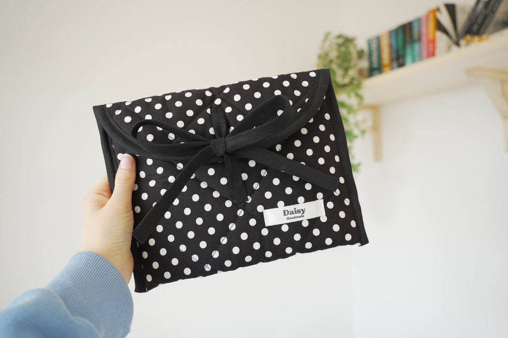 Quilted bow closure kindle sleeve black polka dot