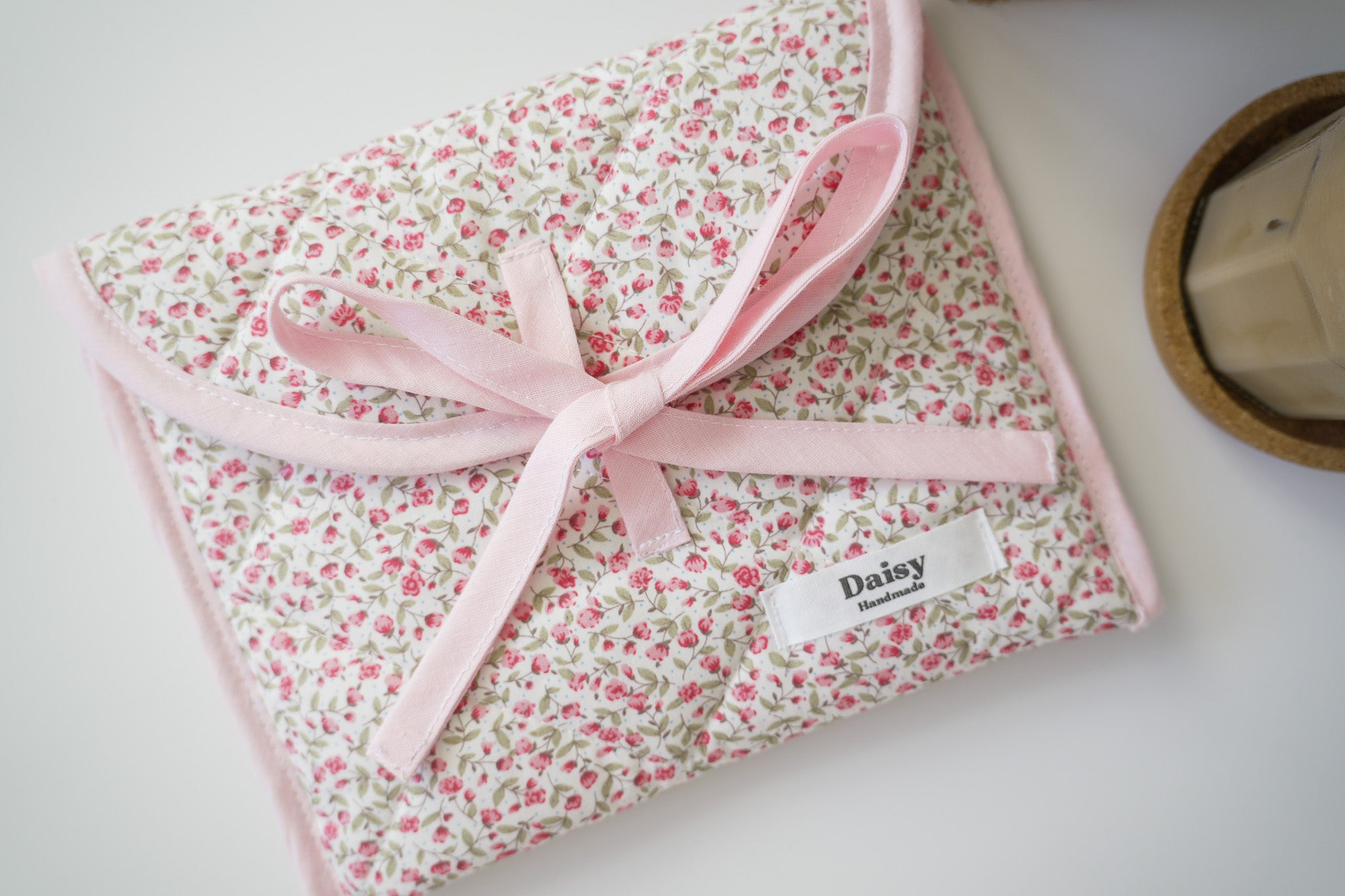 Quilted bow closure kindle sleeve pink rose buds