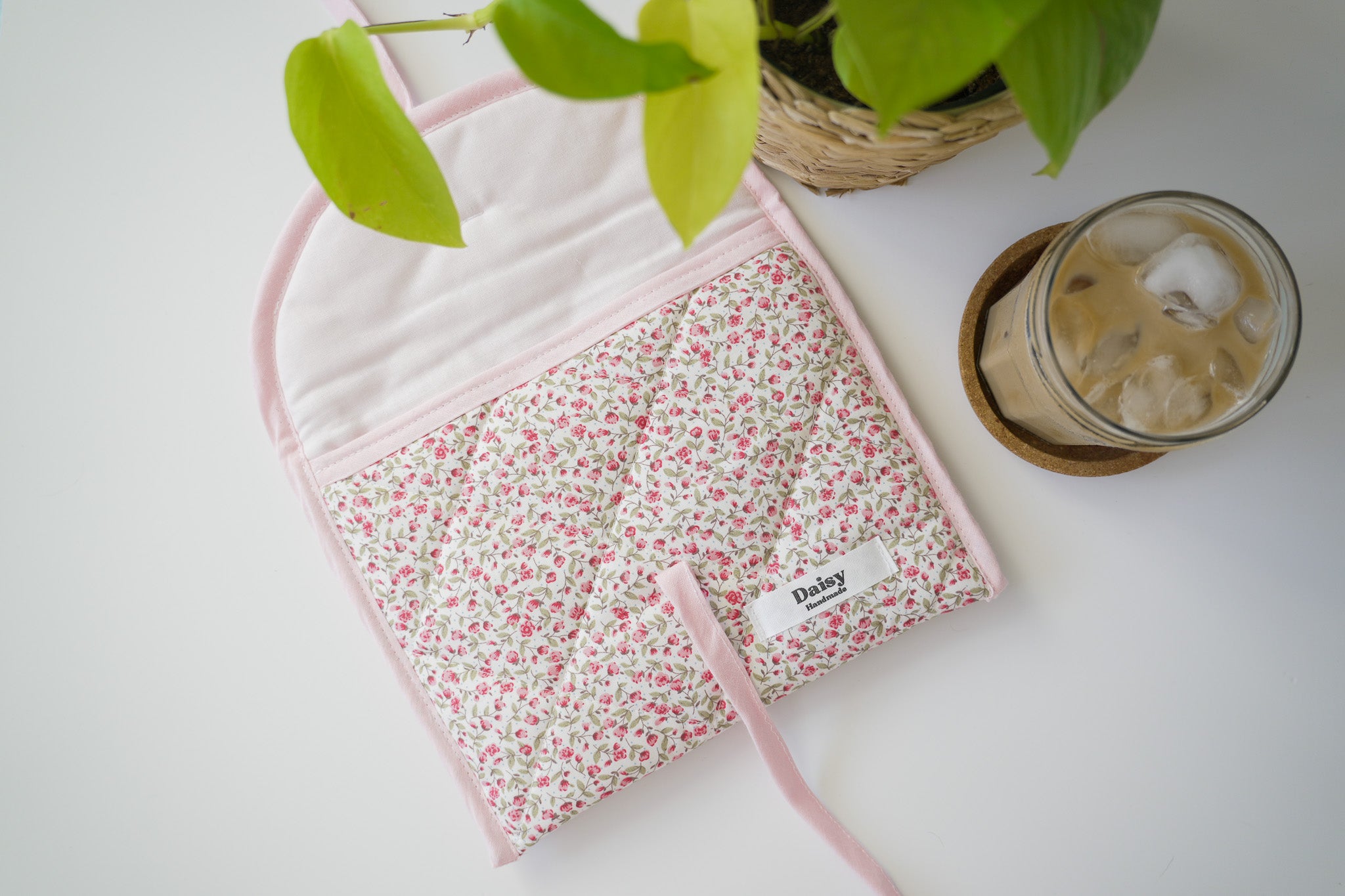 Quilted bow closure kindle sleeve pink rose buds