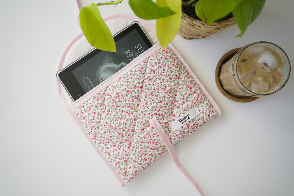 Quilted bow closure kindle sleeve pink rose buds