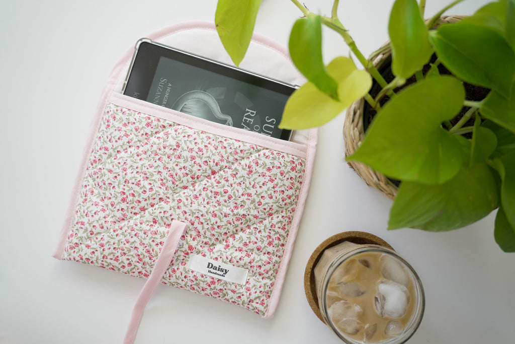 Quilted bow closure kindle sleeve pink rose buds
