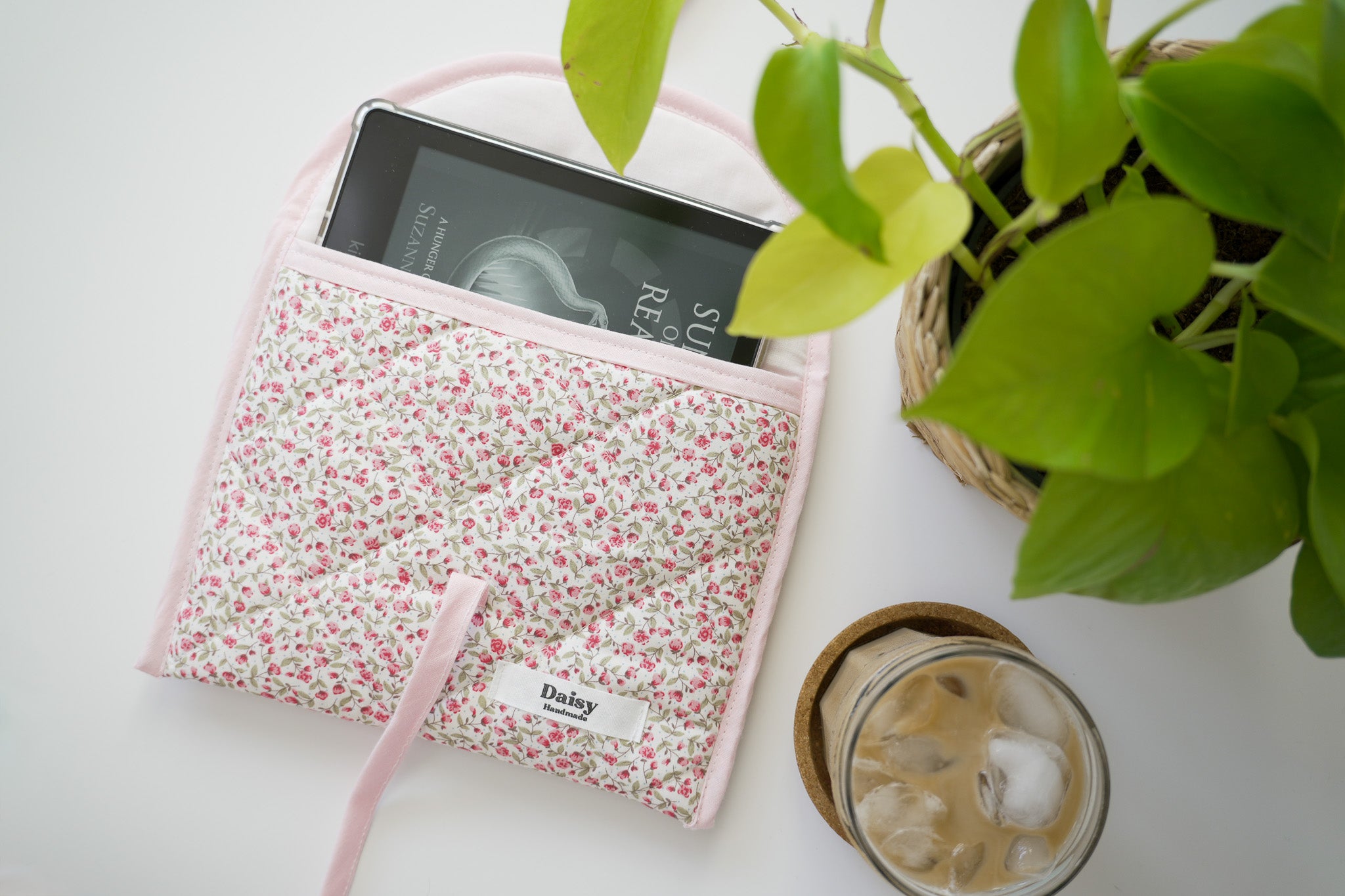 Quilted bow closure kindle sleeve pink rose buds