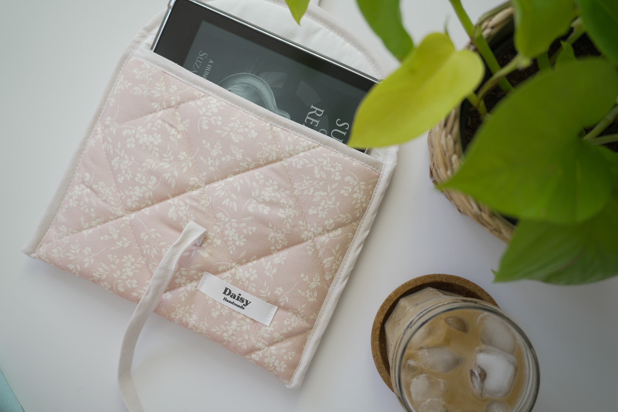 Quilted bow closure kindle sleeve in vintage pink floral