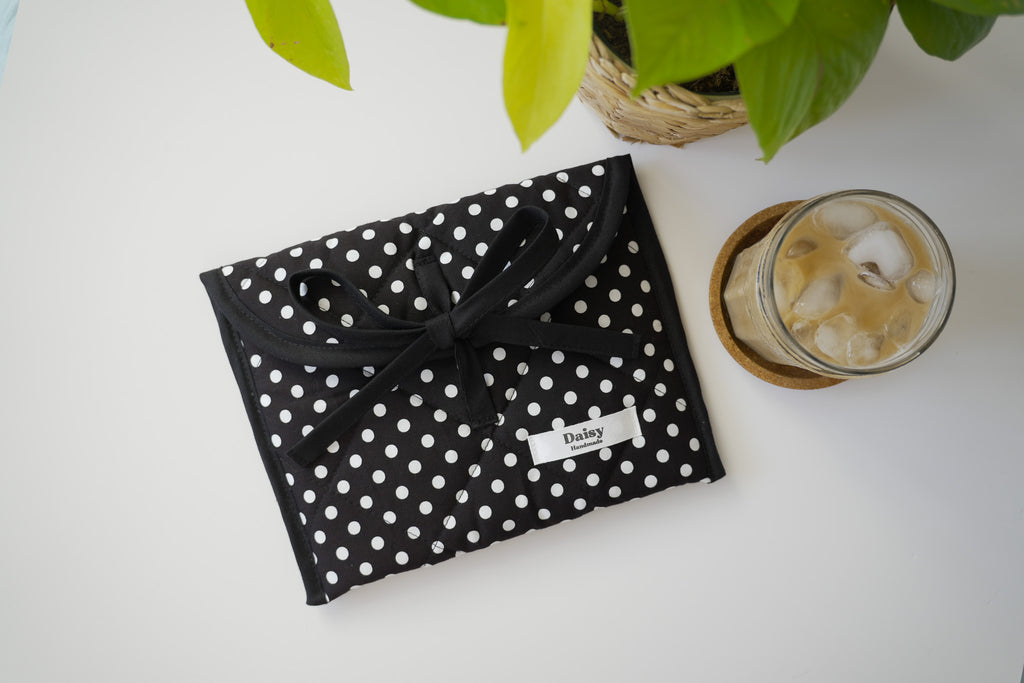 Quilted bow closure kindle sleeve black polka dot
