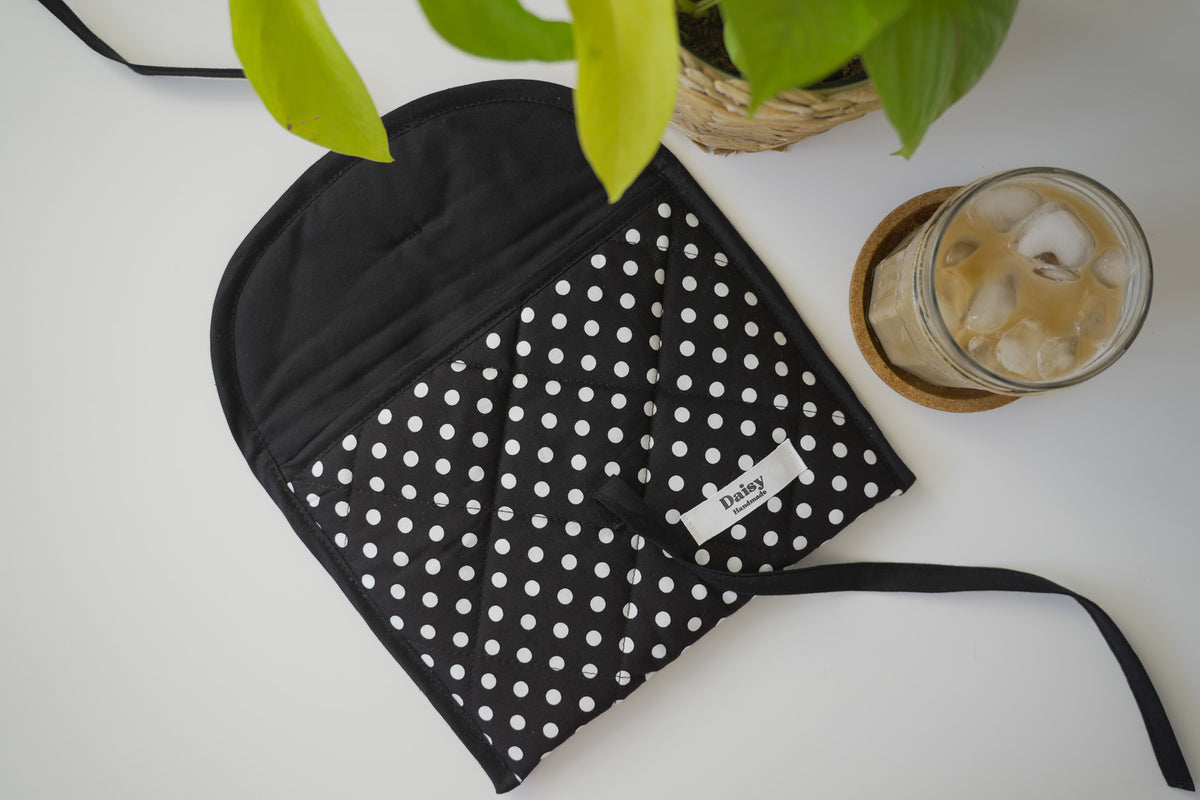 Quilted bow closure kindle sleeve black polka dot