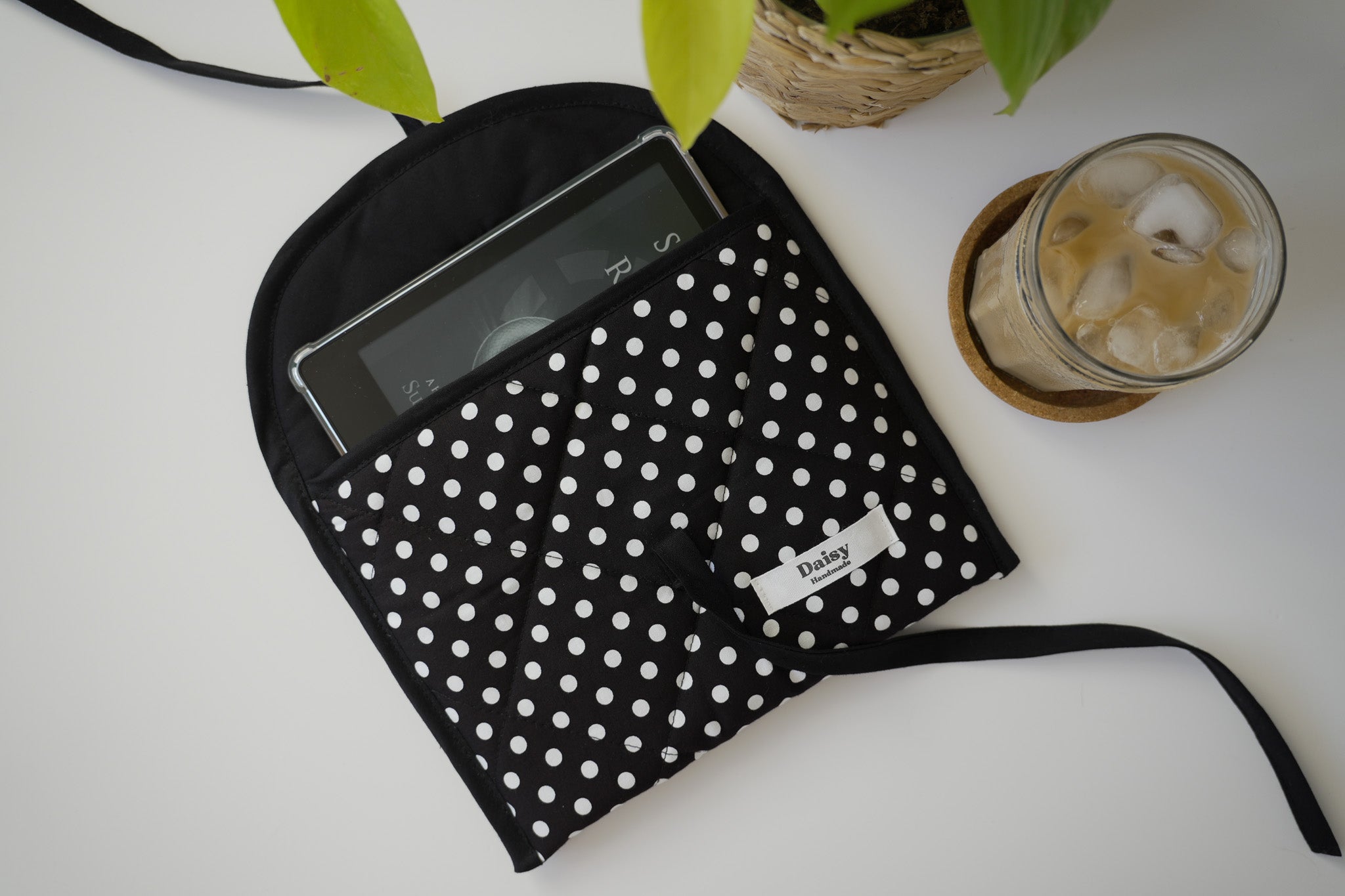 Quilted bow closure kindle sleeve black polka dot