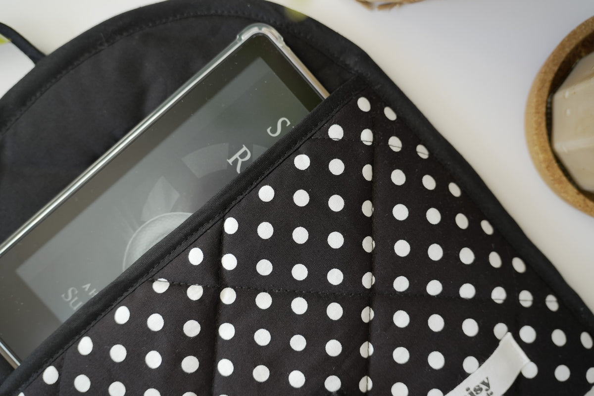 Quilted bow closure kindle sleeve black polka dot