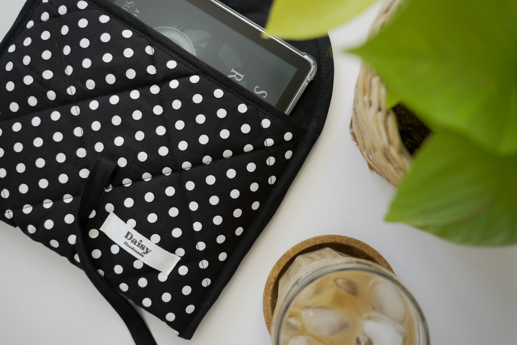 Quilted bow closure kindle sleeve black polka dot