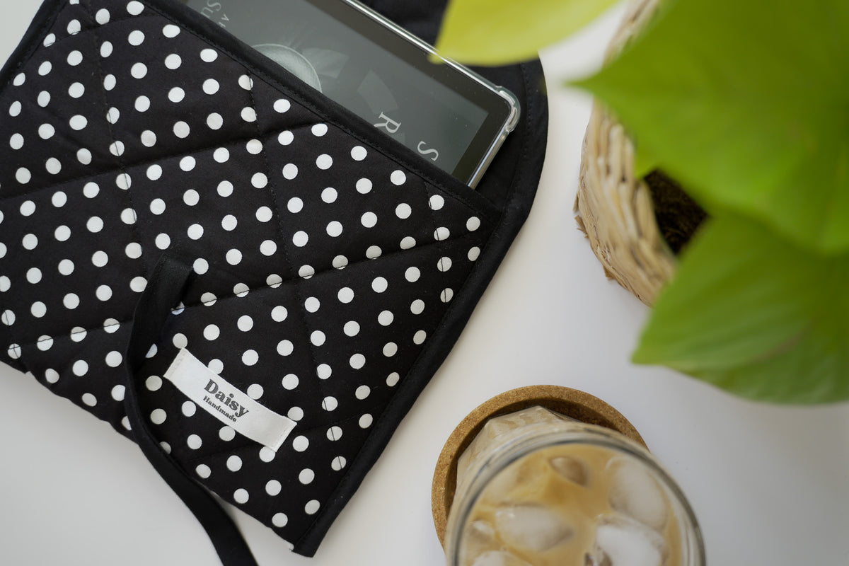 Quilted bow closure kindle sleeve black polka dot