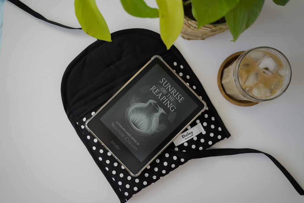 Quilted bow closure kindle sleeve black polka dot