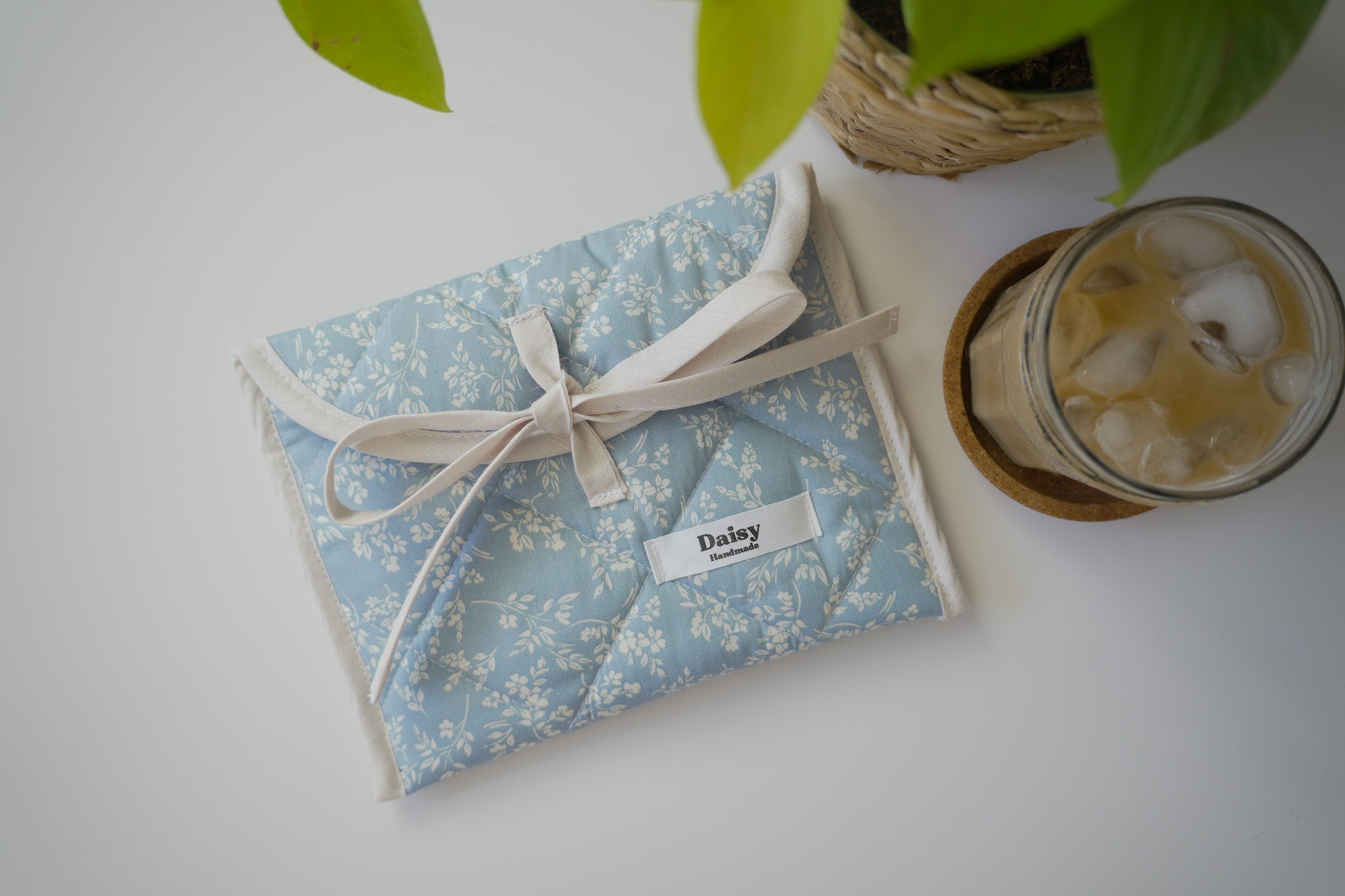 Quilted bow closure kindle sleeve in vintage blue floral