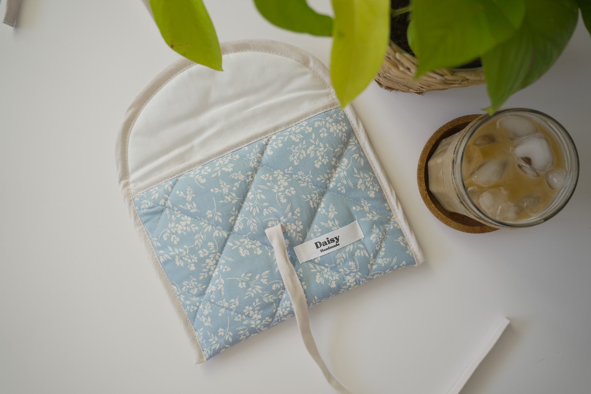 Quilted bow closure kindle sleeve in vintage blue floral