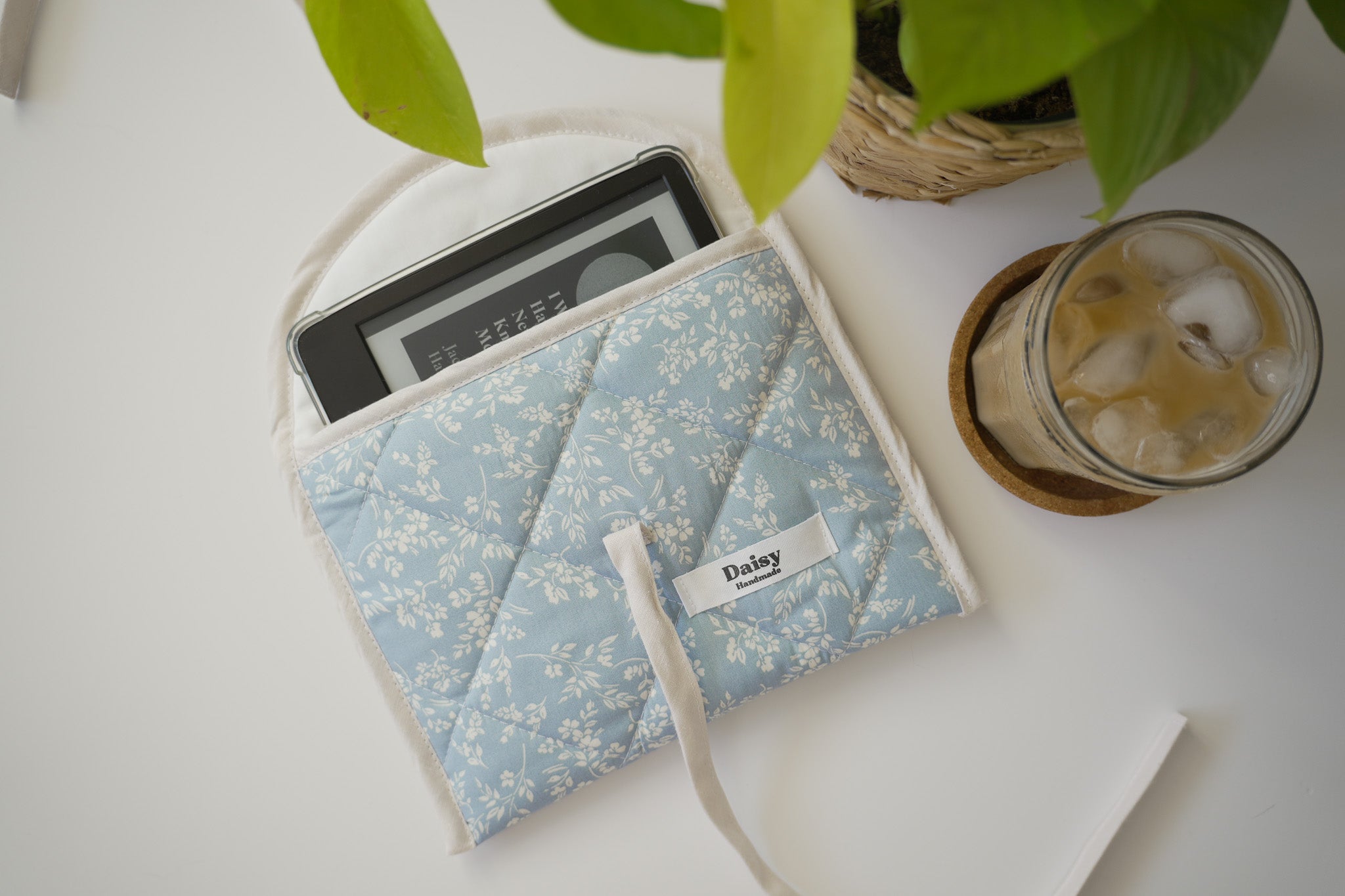 Quilted bow closure kindle sleeve in vintage blue floral