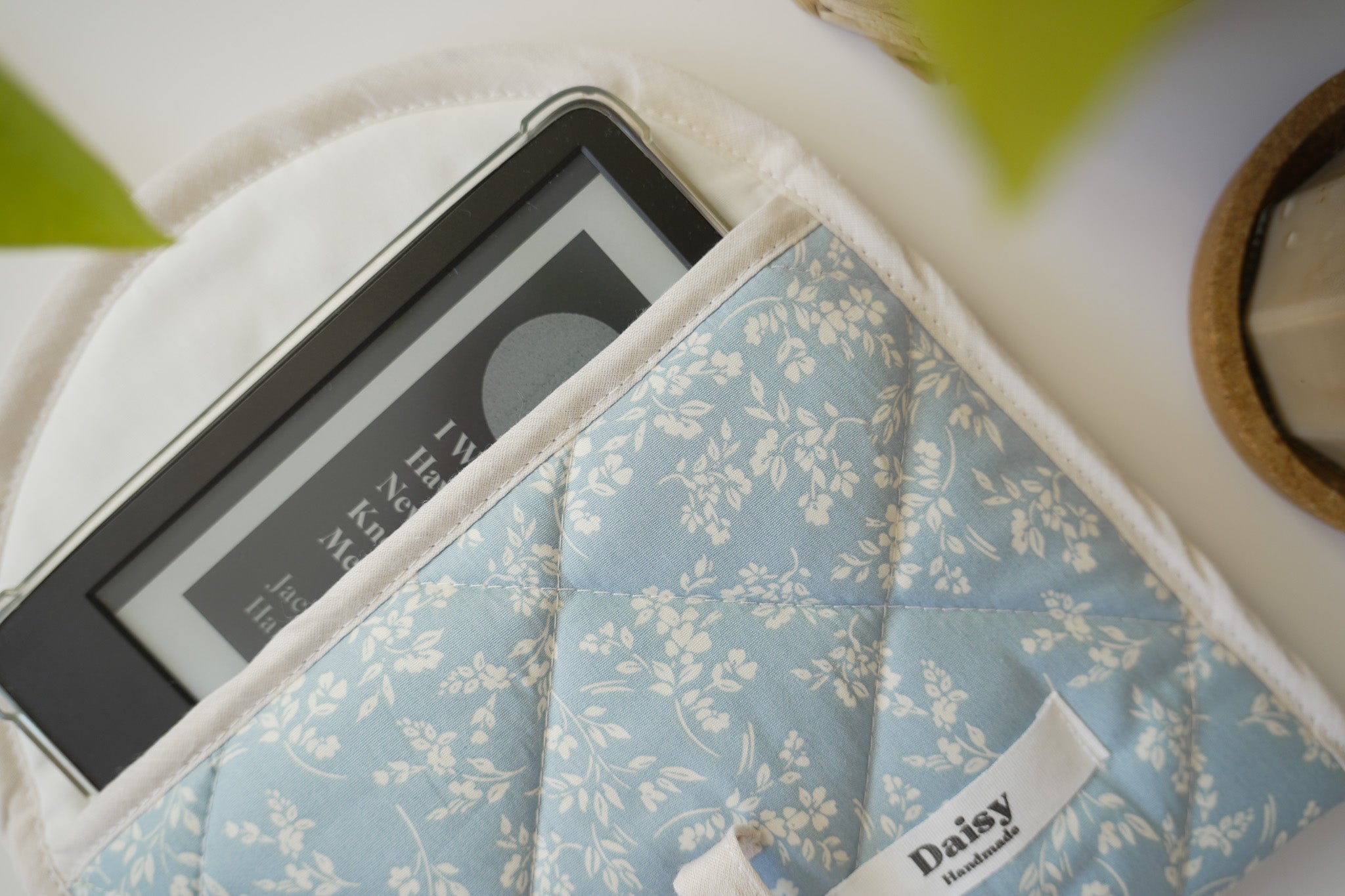 Quilted bow closure kindle sleeve in vintage blue floral