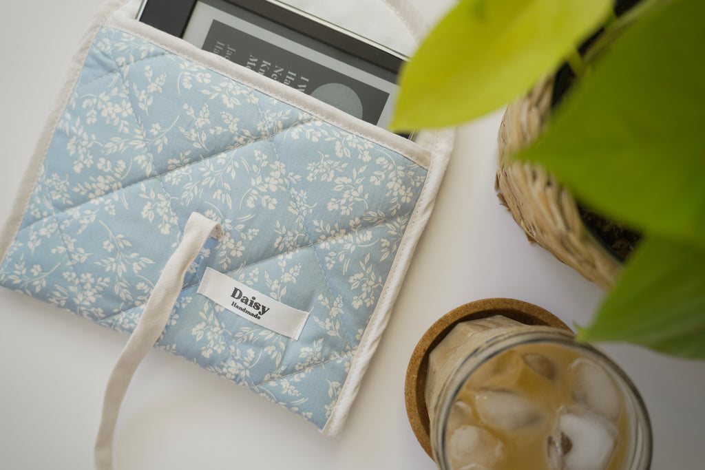 Quilted bow closure kindle sleeve in vintage blue floral