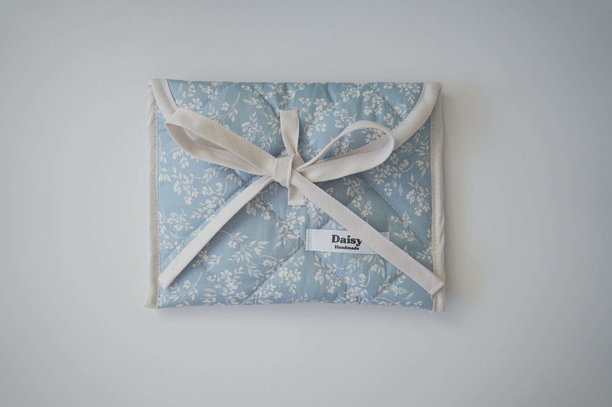 Quilted bow closure kindle sleeve in vintage blue floral