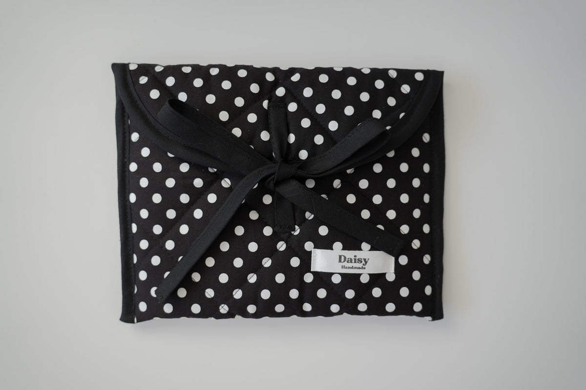 Quilted bow closure kindle sleeve black polka dot