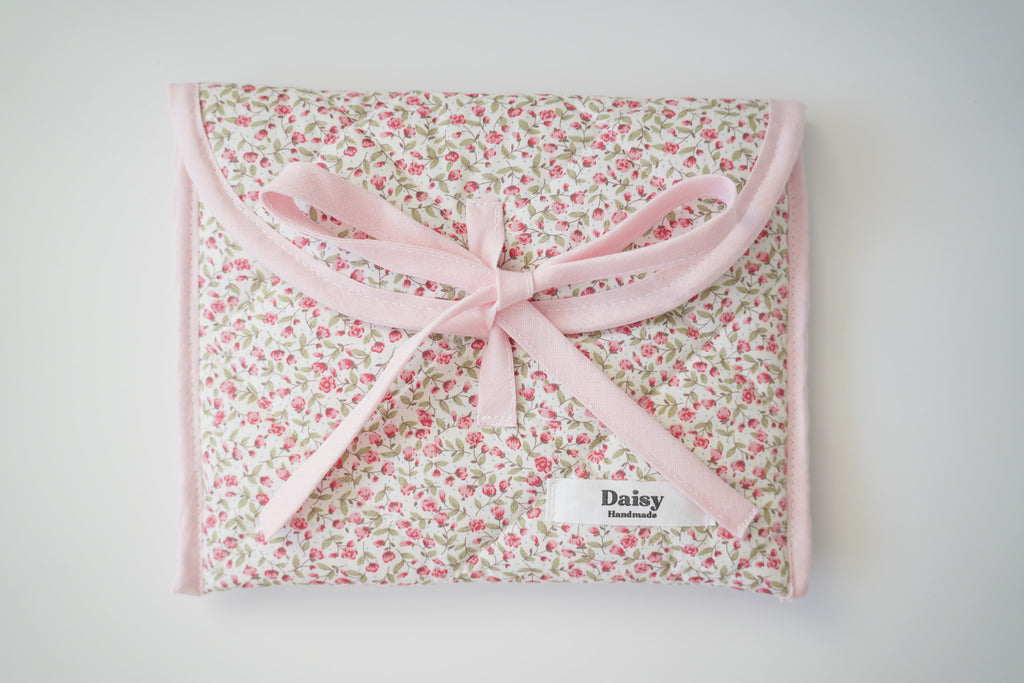 Quilted bow closure kindle sleeve pink rose buds