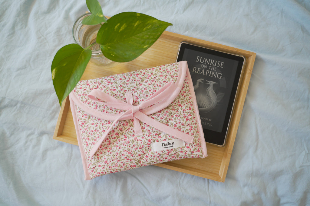 Quilted bow closure kindle sleeve pink rose buds