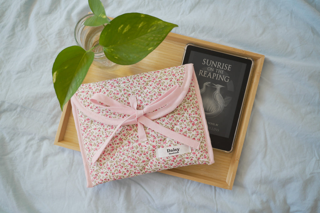 Quilted bow closure kindle sleeve pink rose buds