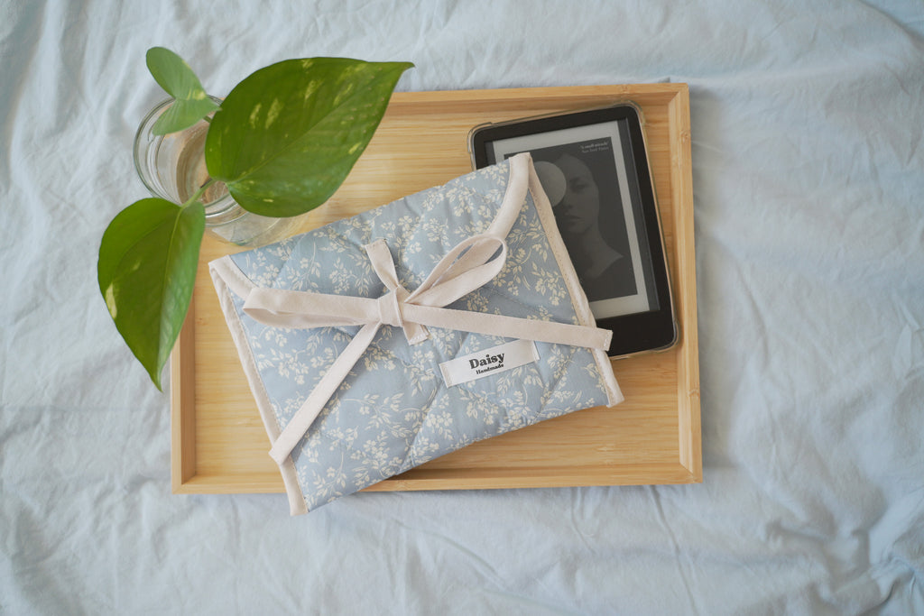 Quilted bow closure kindle sleeve in vintage blue floral