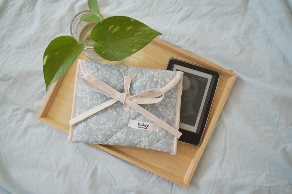 Quilted bow closure kindle sleeve in vintage blue floral