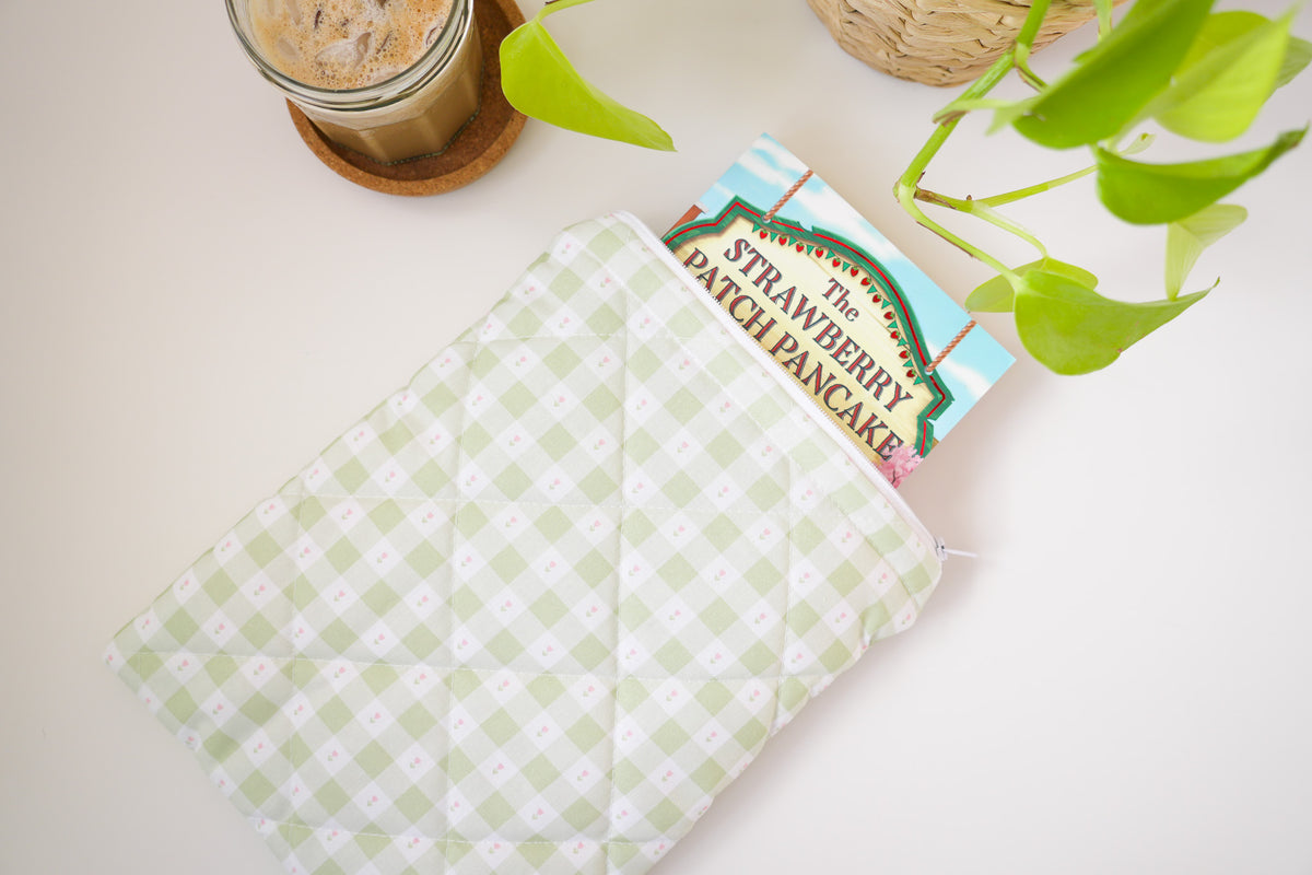 Quilted green gingham with tulips book sleeve