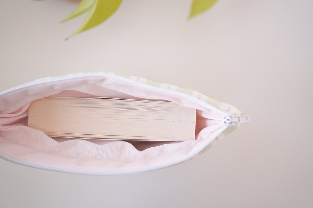 Quilted green gingham with tulips book sleeve