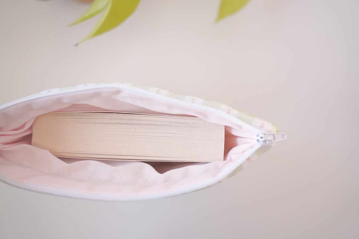 Quilted green gingham with tulips book sleeve