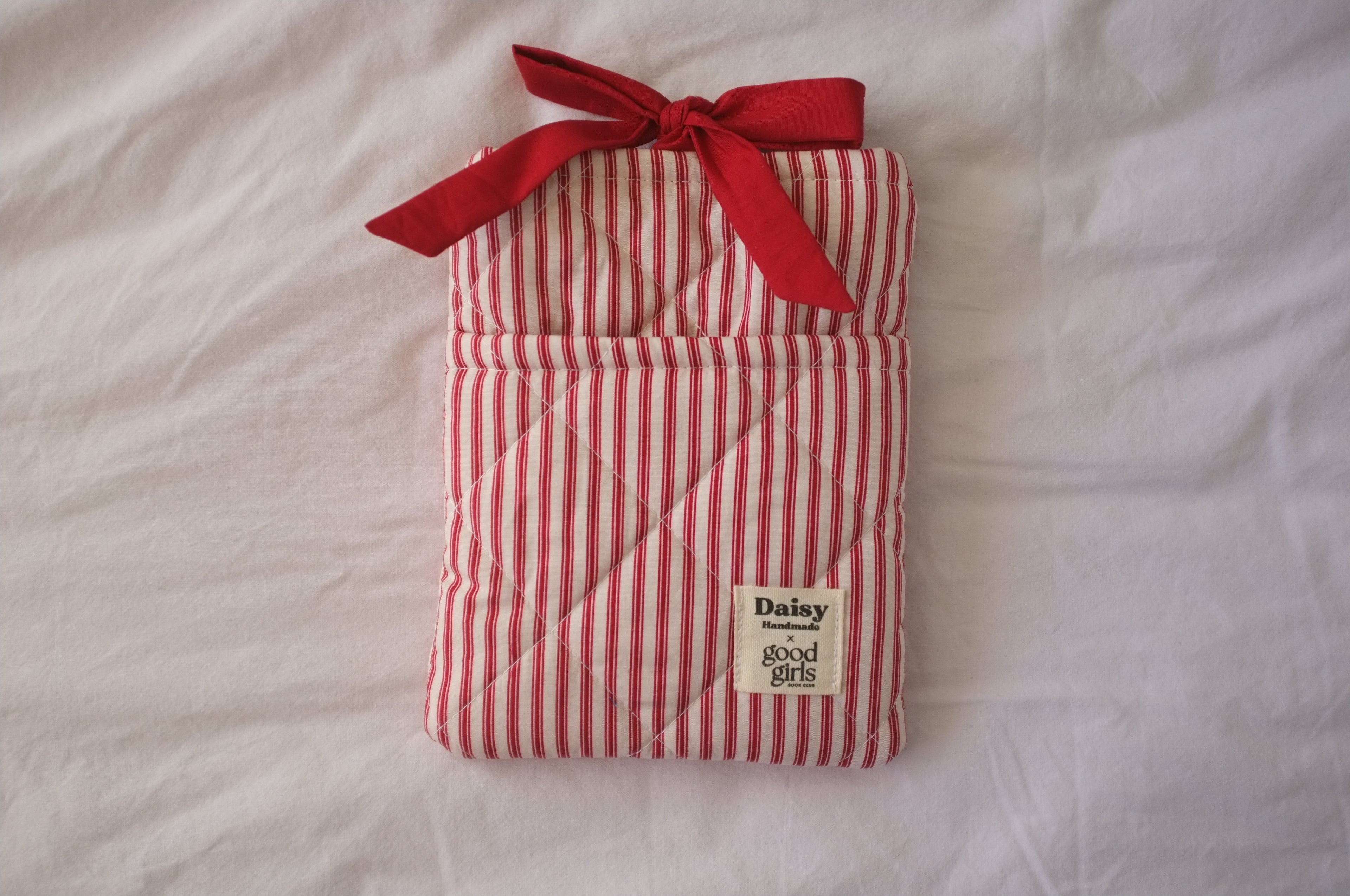 Red and White Striped eReader Case with Red Bow Closure
