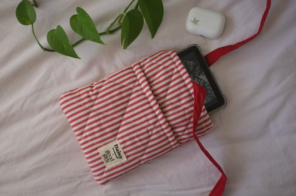 Red and White Striped eReader Case with Red Bow Closure
