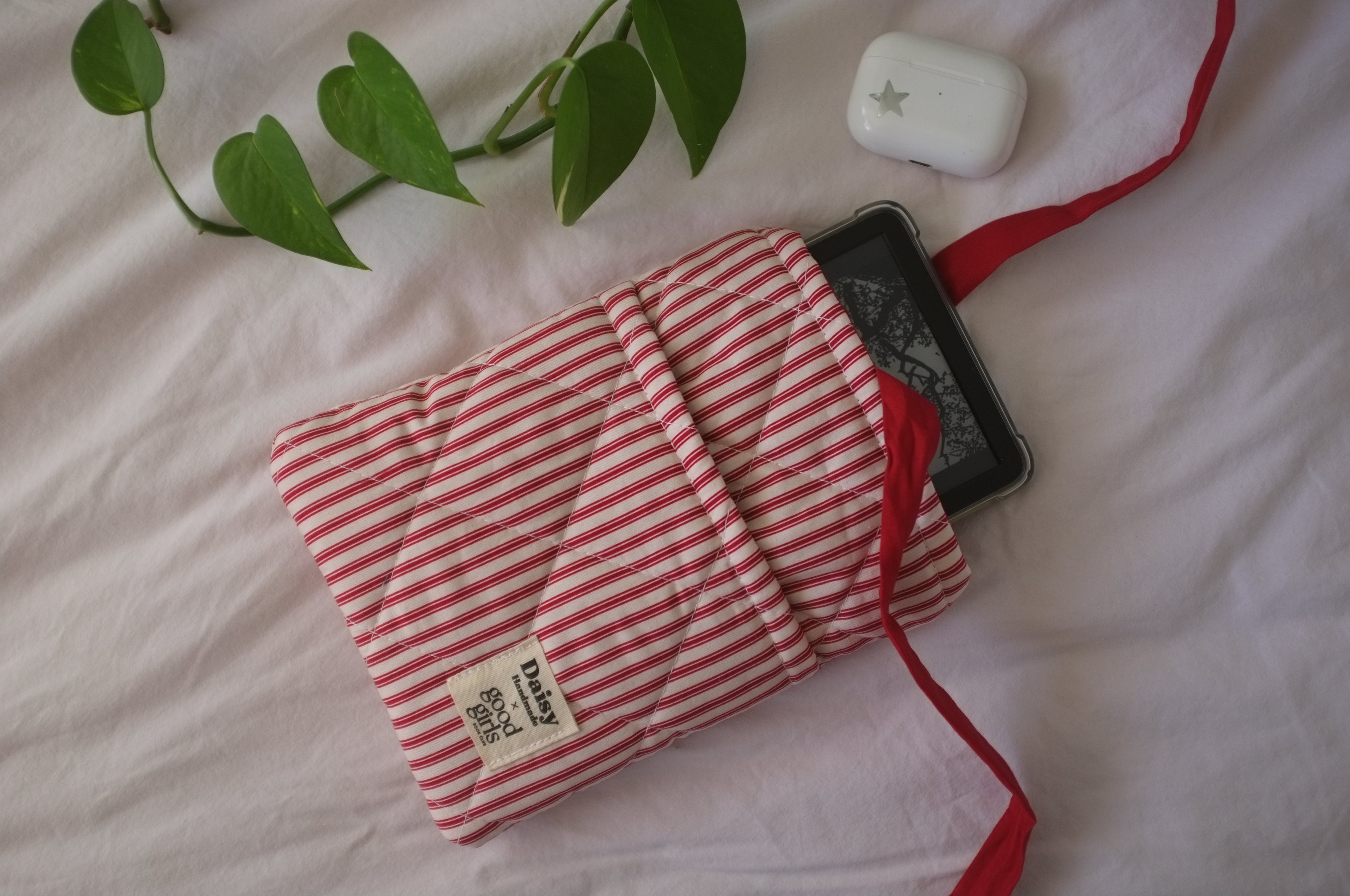 Red and White Striped eReader Case with Red Bow Closure