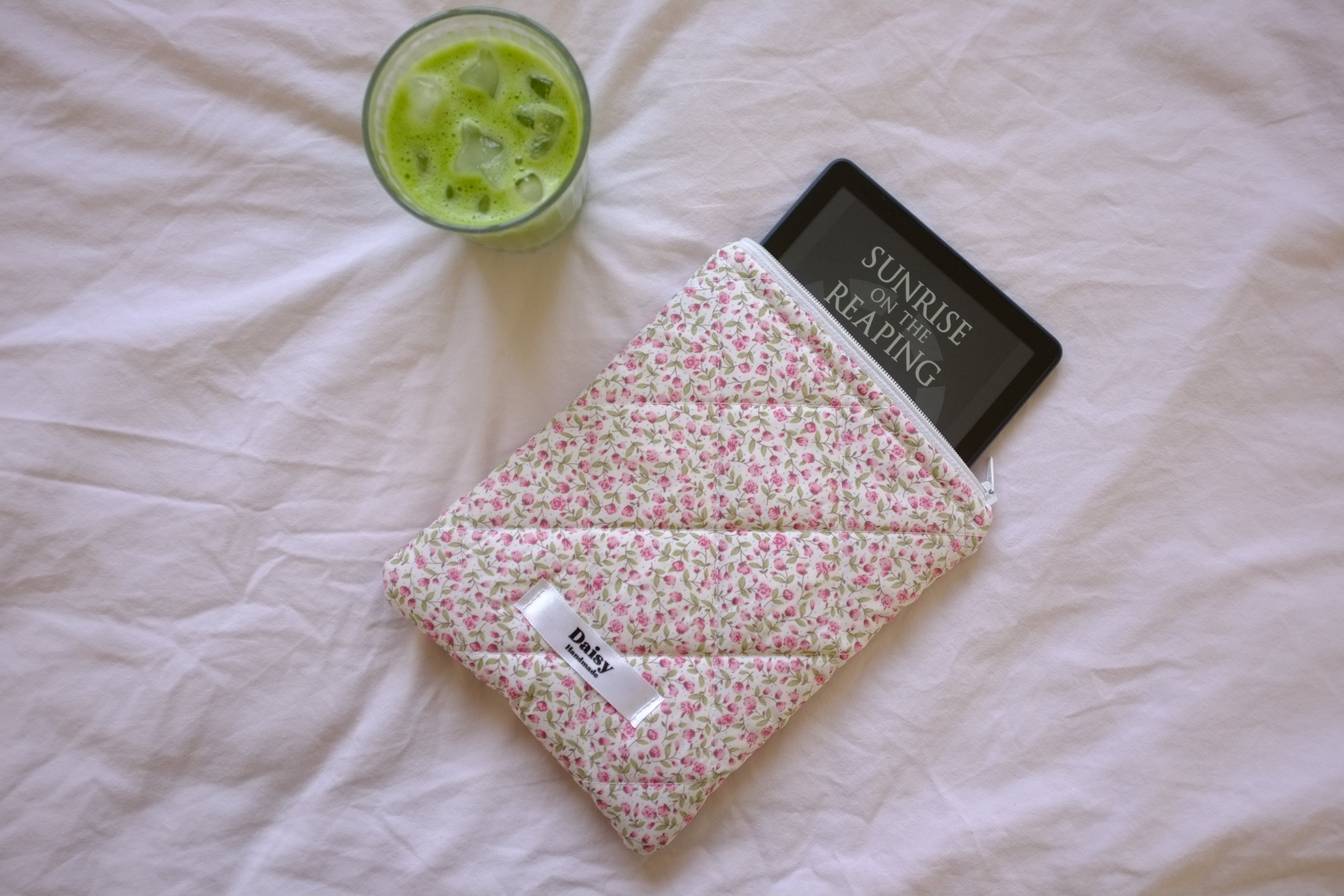 Kindle sleeve pink rose buds