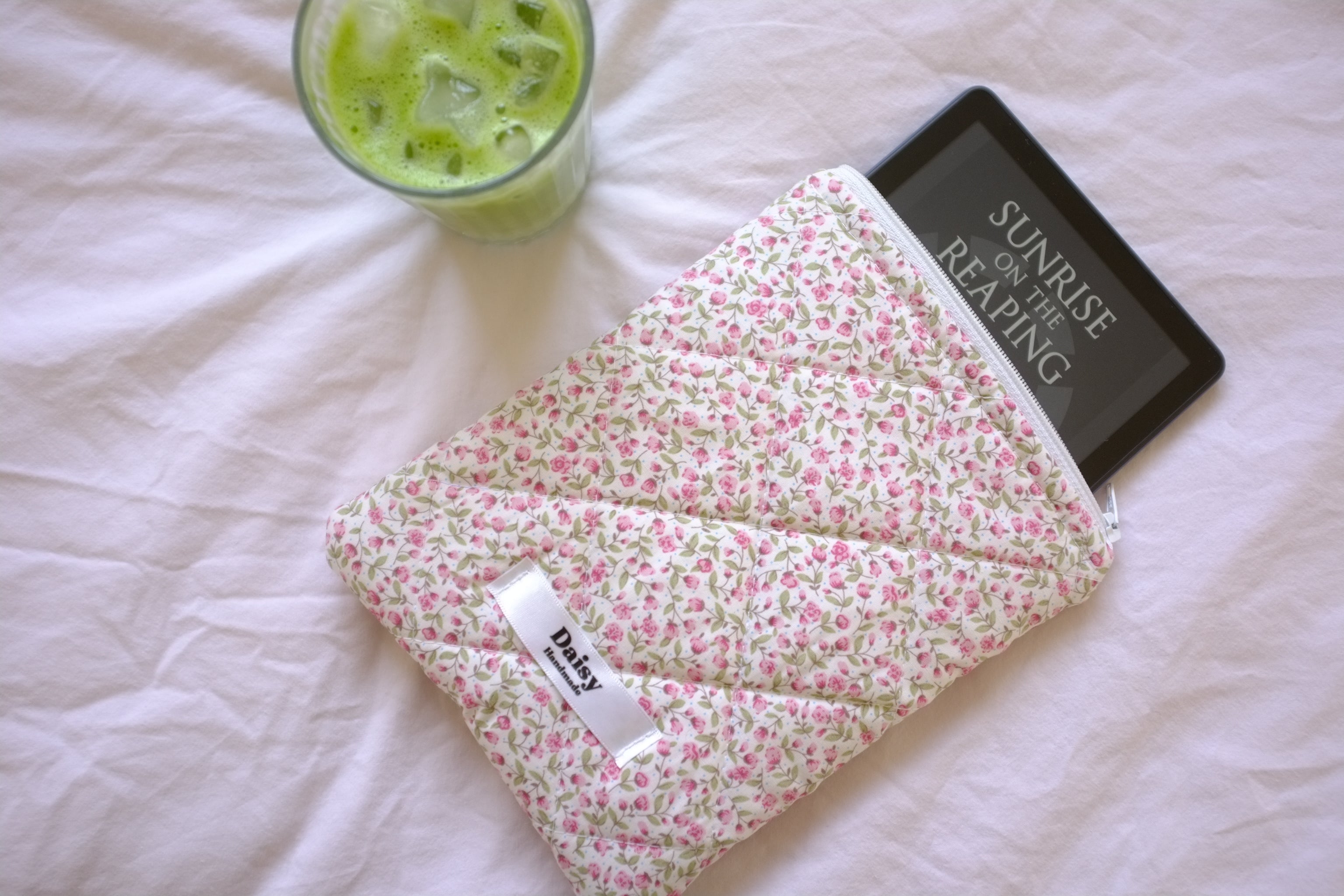 Kindle sleeve pink rose buds